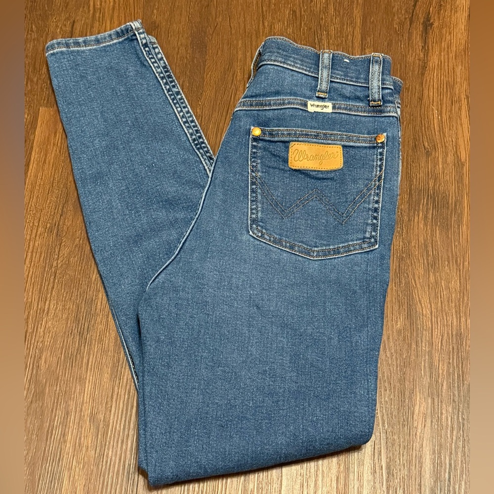 Wrangler Women's Skinny Jeans in Medium Blue Denim